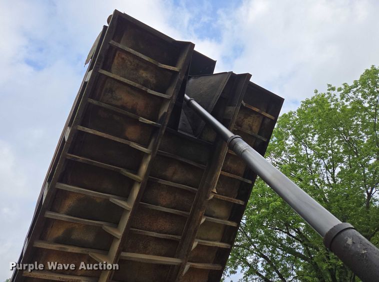 image for item ED1994 1989 Freightliner FLD120 dump truck