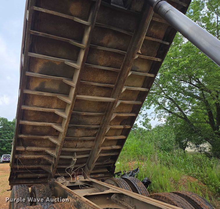 image for item ED1994 1989 Freightliner FLD120 dump truck