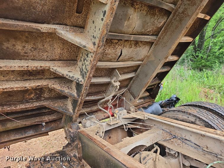 image for item ED1994 1989 Freightliner FLD120 dump truck