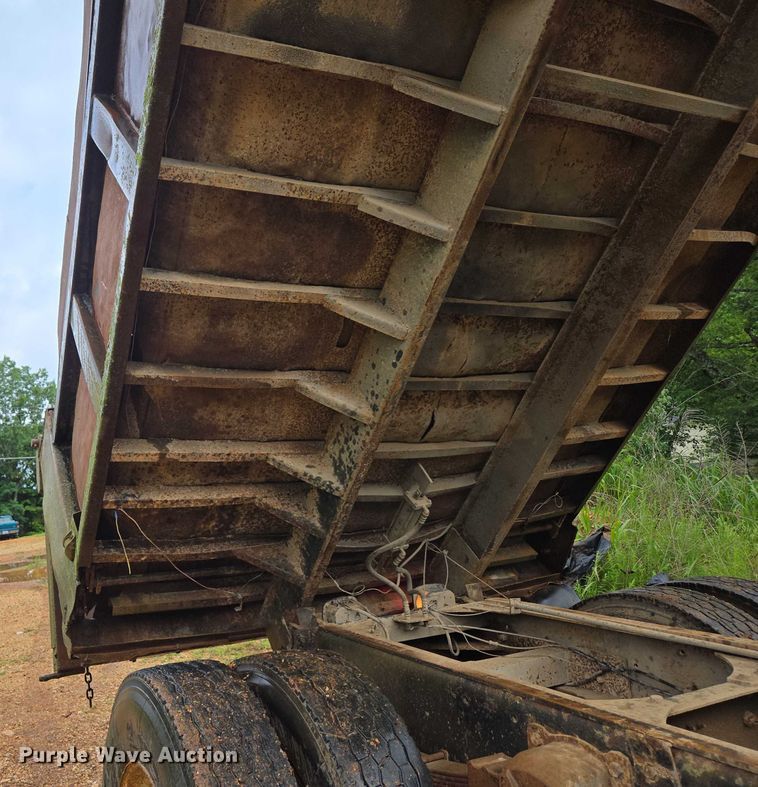 image for item ED1994 1989 Freightliner FLD120 dump truck