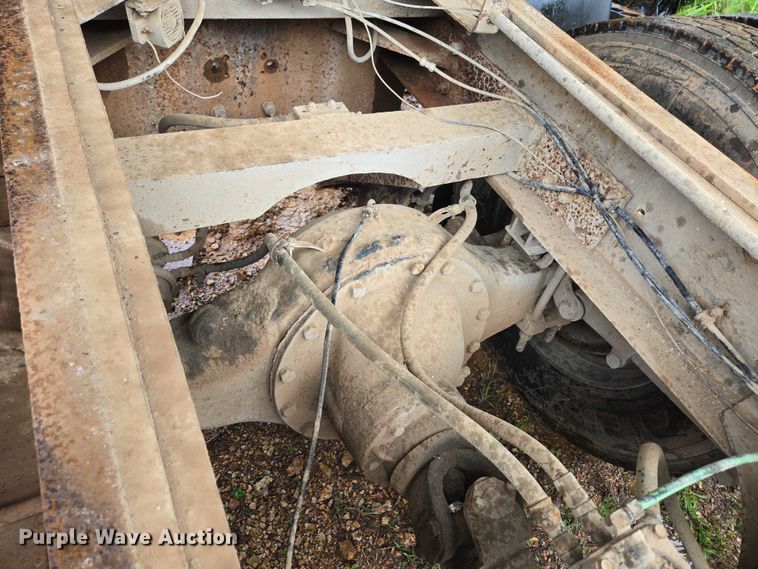 image for item ED1994 1989 Freightliner FLD120 dump truck