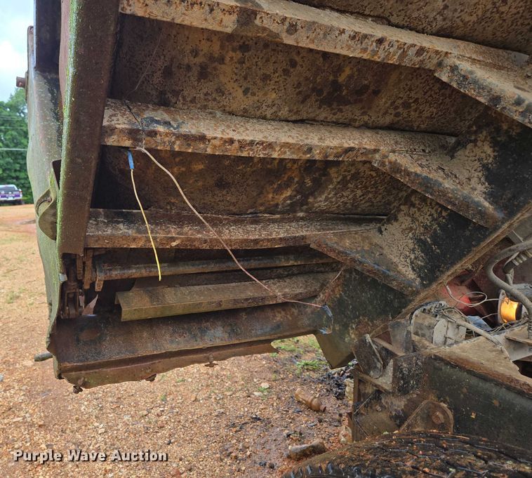 image for item ED1994 1989 Freightliner FLD120 dump truck