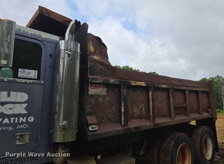 image for item ED1994 1989 Freightliner FLD120 dump truck