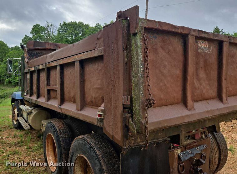 image for item ED1994 1989 Freightliner FLD120 dump truck