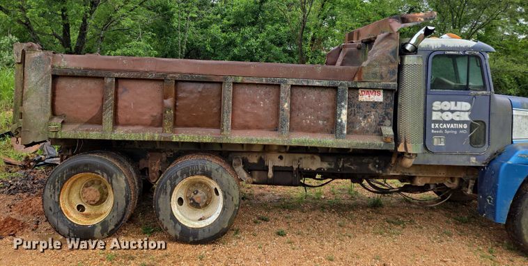 image for item ED1994 1989 Freightliner FLD120 dump truck