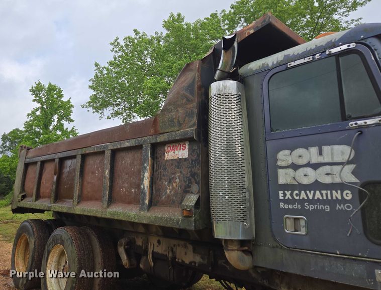 image for item ED1994 1989 Freightliner FLD120 dump truck