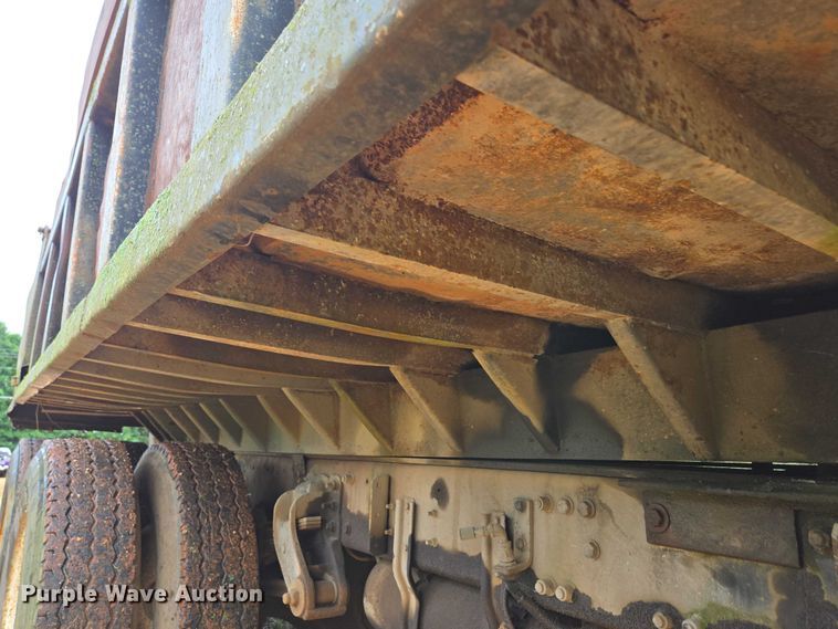 image for item ED1994 1989 Freightliner FLD120 dump truck