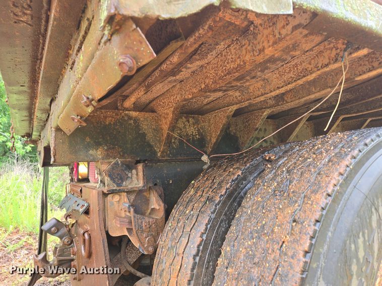 image for item ED1994 1989 Freightliner FLD120 dump truck