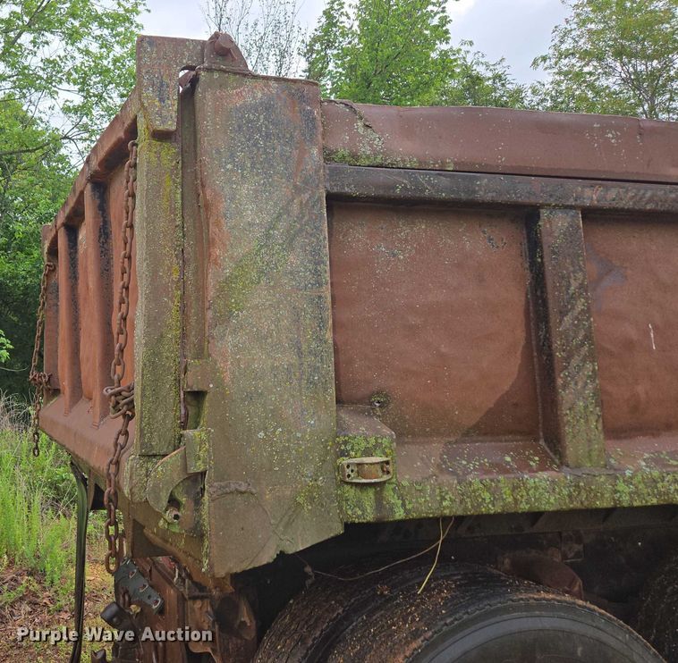 image for item ED1994 1989 Freightliner FLD120 dump truck