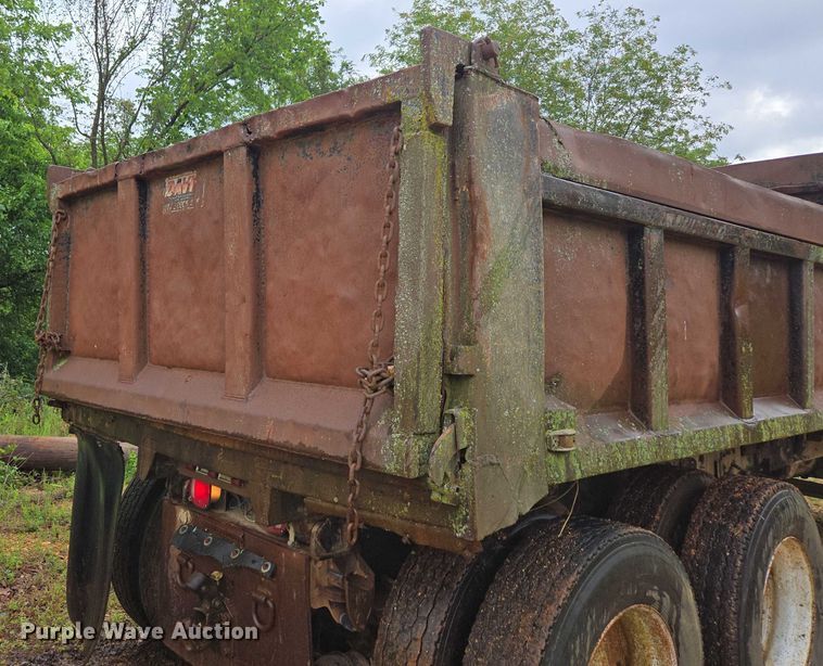 image for item ED1994 1989 Freightliner FLD120 dump truck