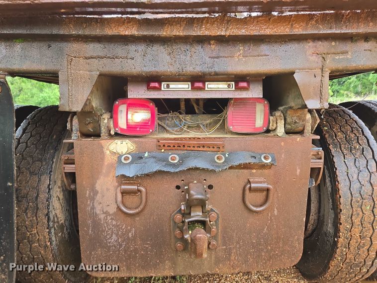 image for item ED1994 1989 Freightliner FLD120 dump truck