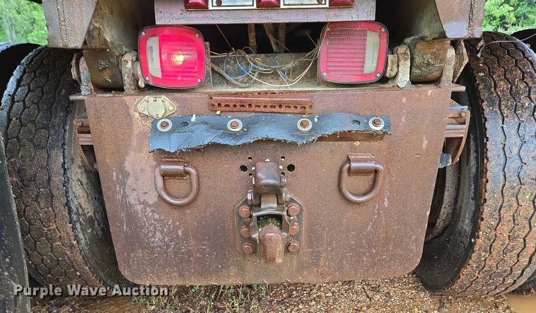 image for item ED1994 1989 Freightliner FLD120 dump truck