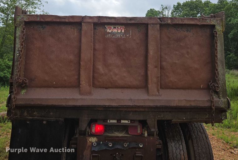 image for item ED1994 1989 Freightliner FLD120 dump truck