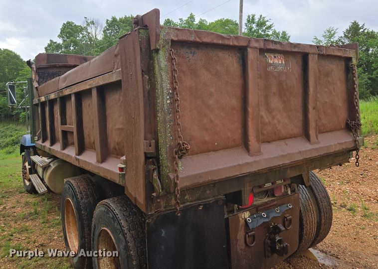 image for item ED1994 1989 Freightliner FLD120 dump truck