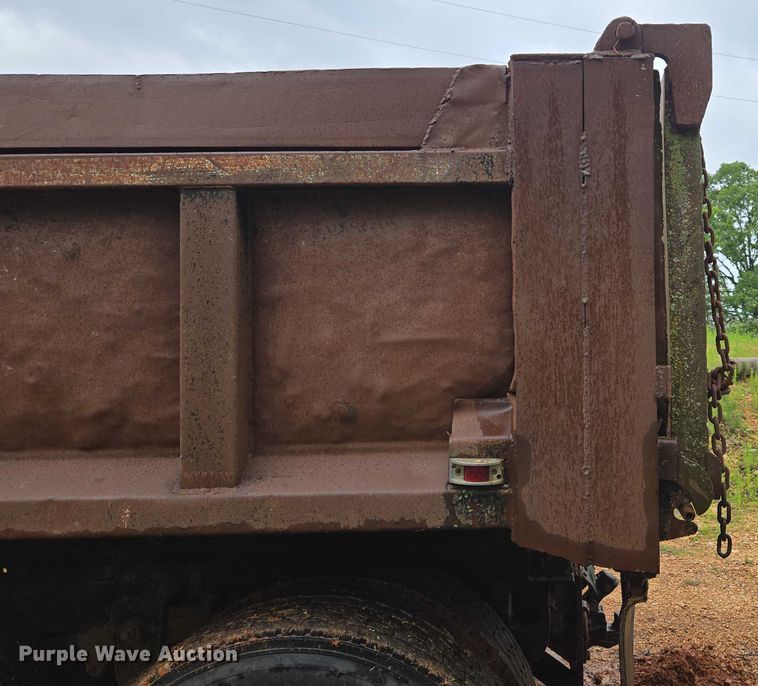 image for item ED1994 1989 Freightliner FLD120 dump truck