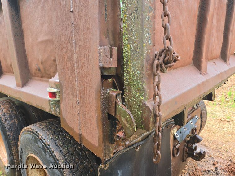 image for item ED1994 1989 Freightliner FLD120 dump truck