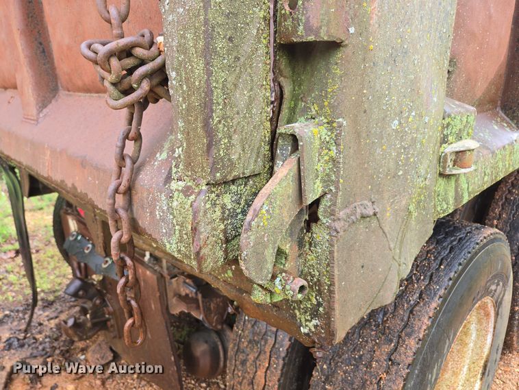 image for item ED1994 1989 Freightliner FLD120 dump truck