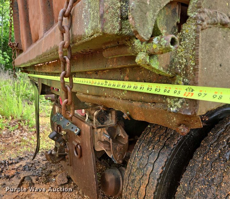 image for item ED1994 1989 Freightliner FLD120 dump truck