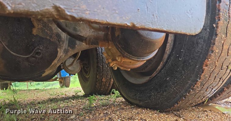 image for item ED1994 1989 Freightliner FLD120 dump truck