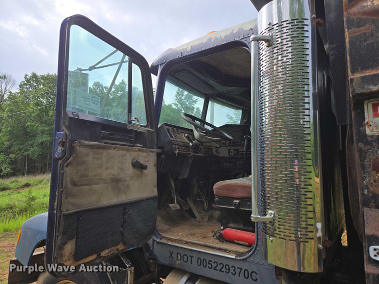 image for item ED1994 1989 Freightliner FLD120 dump truck