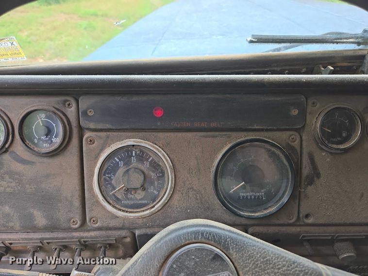 image for item ED1994 1989 Freightliner FLD120 dump truck