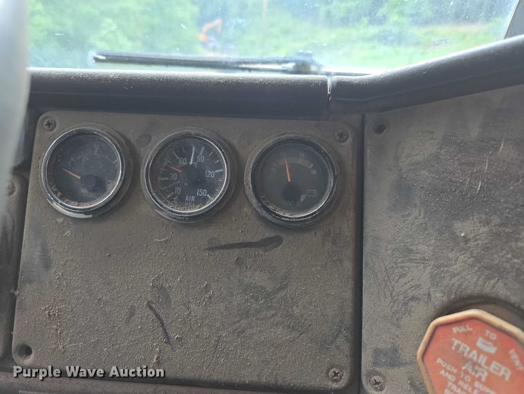 image for item ED1994 1989 Freightliner FLD120 dump truck