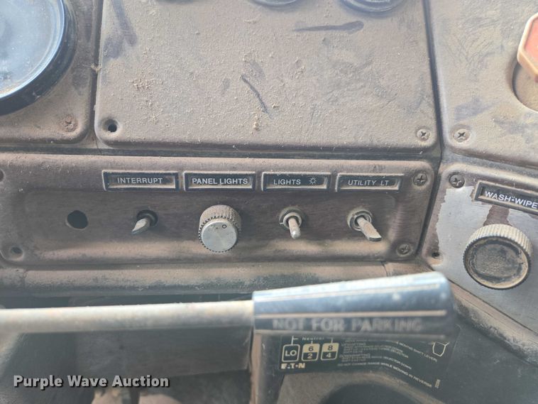 image for item ED1994 1989 Freightliner FLD120 dump truck