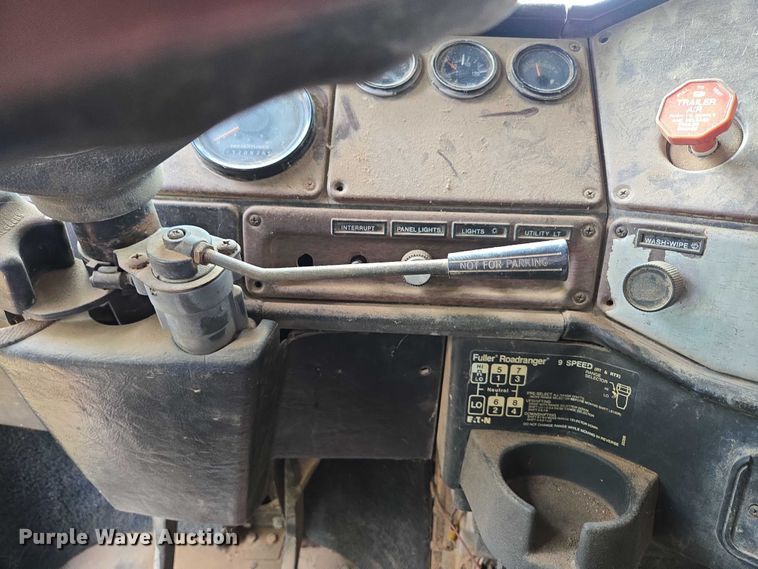 image for item ED1994 1989 Freightliner FLD120 dump truck