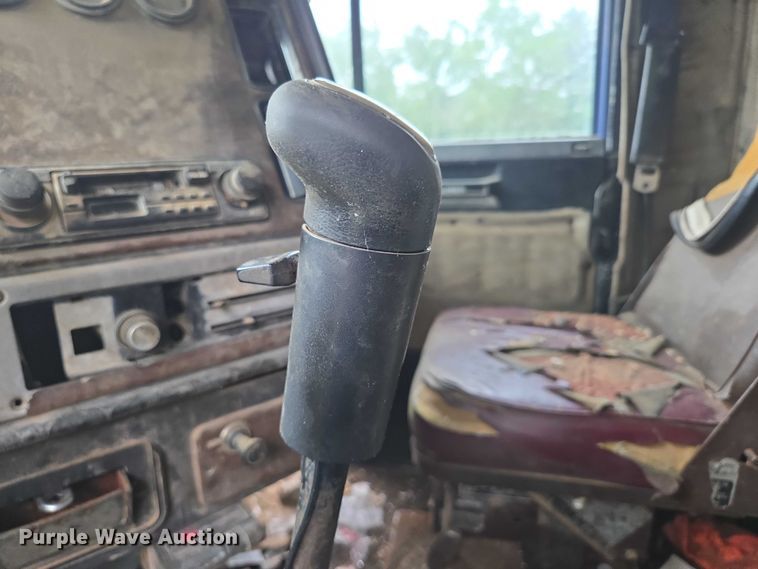 image for item ED1994 1989 Freightliner FLD120 dump truck