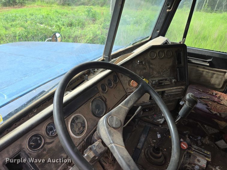 image for item ED1994 1989 Freightliner FLD120 dump truck