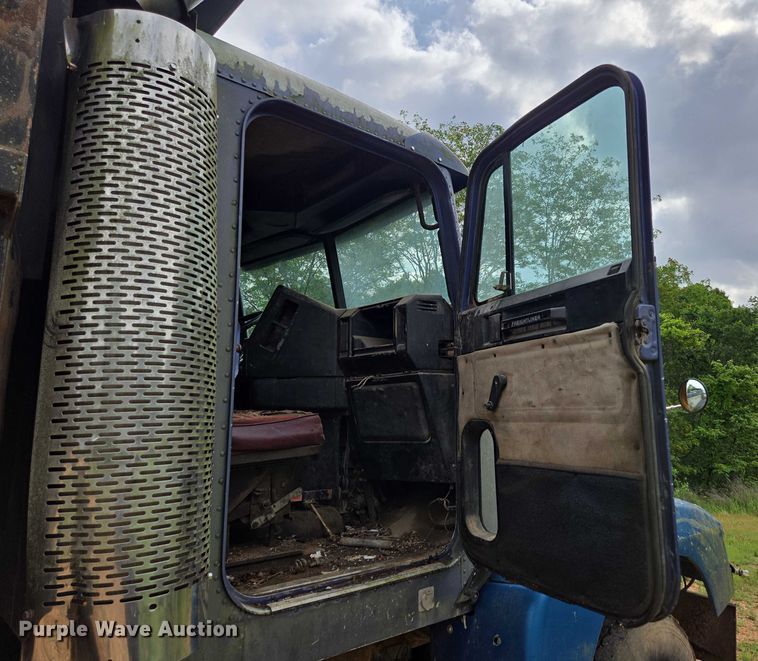 image for item ED1994 1989 Freightliner FLD120 dump truck