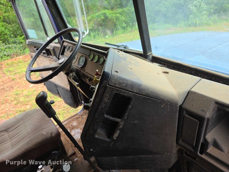 image for item ED1994 1989 Freightliner FLD120 dump truck