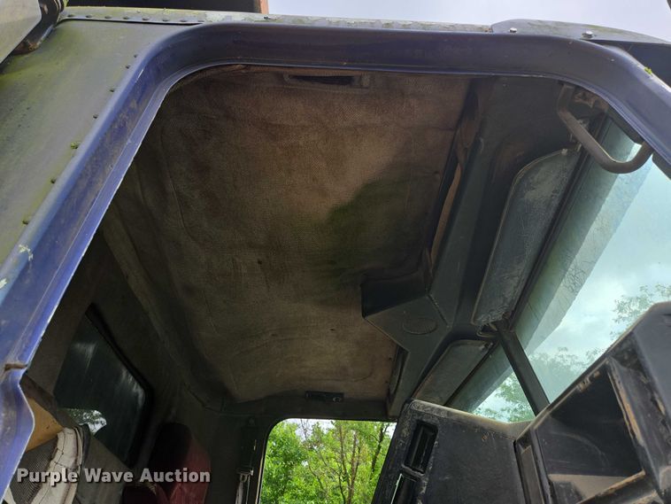 image for item ED1994 1989 Freightliner FLD120 dump truck