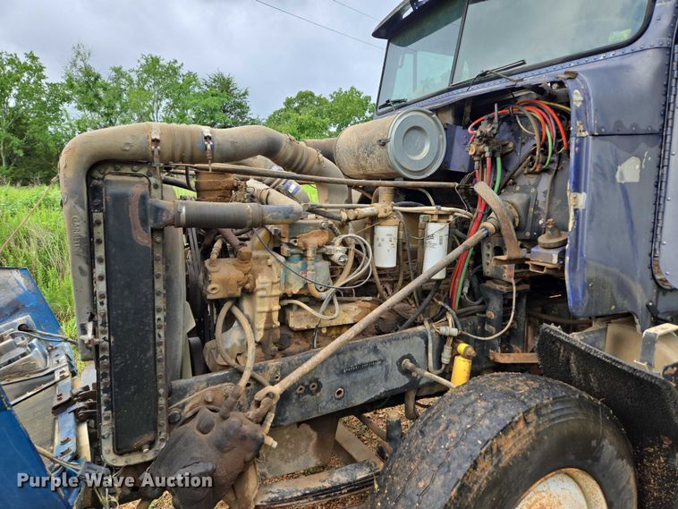 image for item ED1994 1989 Freightliner FLD120 dump truck