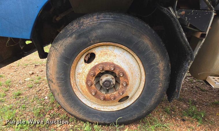 image for item ED1994 1989 Freightliner FLD120 dump truck