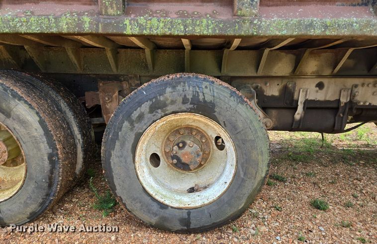 image for item ED1994 1989 Freightliner FLD120 dump truck