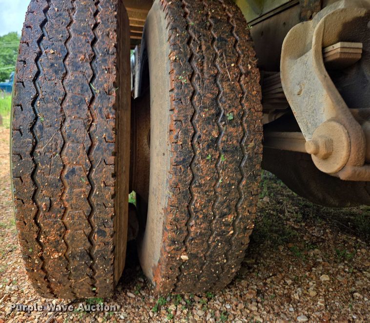 image for item ED1994 1989 Freightliner FLD120 dump truck