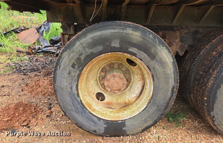 image for item ED1994 1989 Freightliner FLD120 dump truck