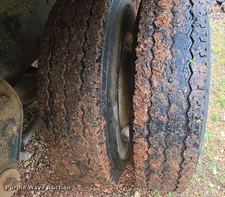 image for item ED1994 1989 Freightliner FLD120 dump truck