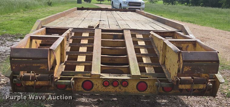 image for item ED1995 2000 Belshe DT-225 equipment trailer
