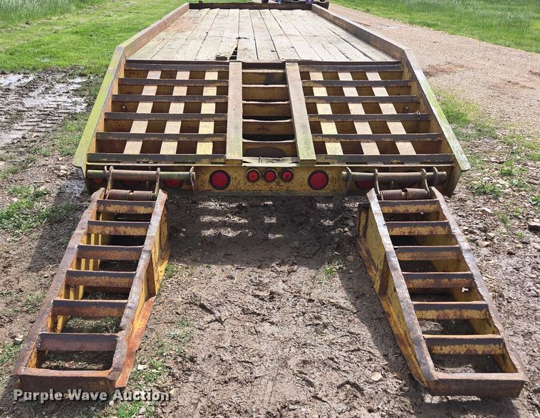 image for item ED1995 2000 Belshe DT-225 equipment trailer