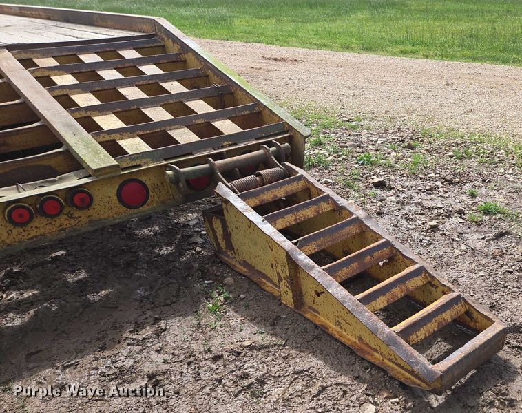 image for item ED1995 2000 Belshe DT-225 equipment trailer