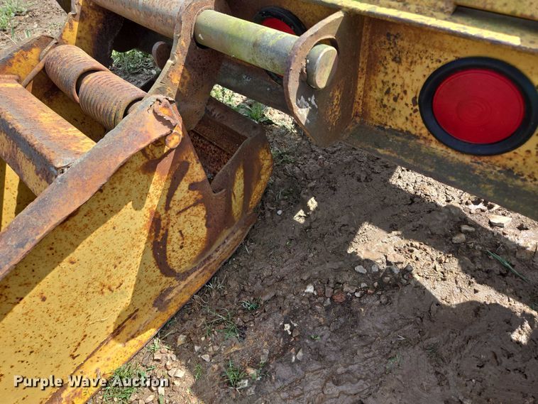 image for item ED1995 2000 Belshe DT-225 equipment trailer