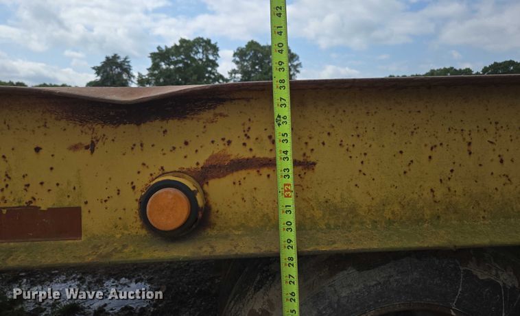 image for item ED1995 2000 Belshe DT-225 equipment trailer