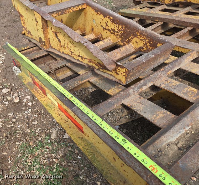 image for item ED1995 2000 Belshe DT-225 equipment trailer