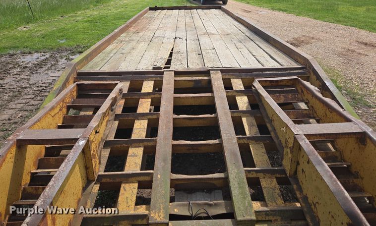 image for item ED1995 2000 Belshe DT-225 equipment trailer