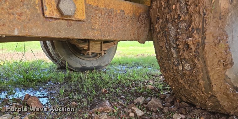 image for item ED1995 2000 Belshe DT-225 equipment trailer