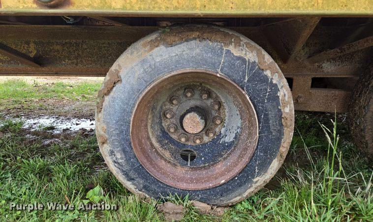 image for item ED1995 2000 Belshe DT-225 equipment trailer