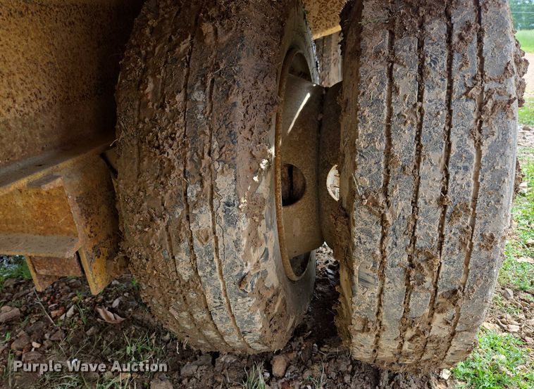 image for item ED1995 2000 Belshe DT-225 equipment trailer