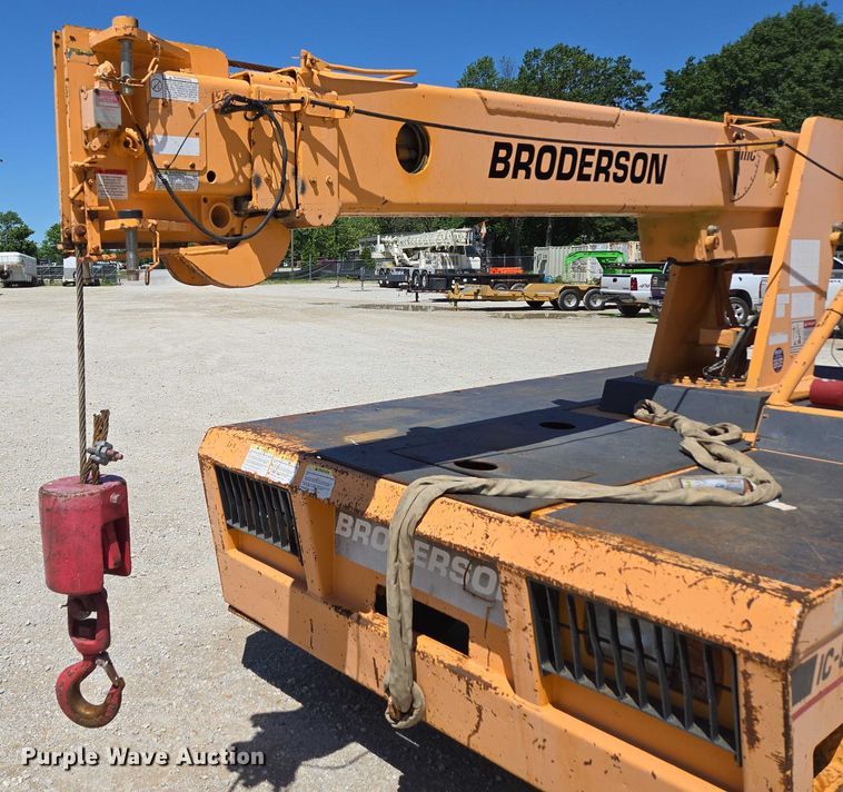 image for item ED2000 1994 Broderson IC-80-2D crane